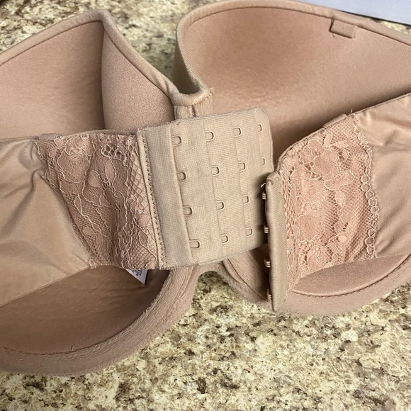 Gently worn Tan Victoria Secret half bra size 38DDD - Picture 4 of 5